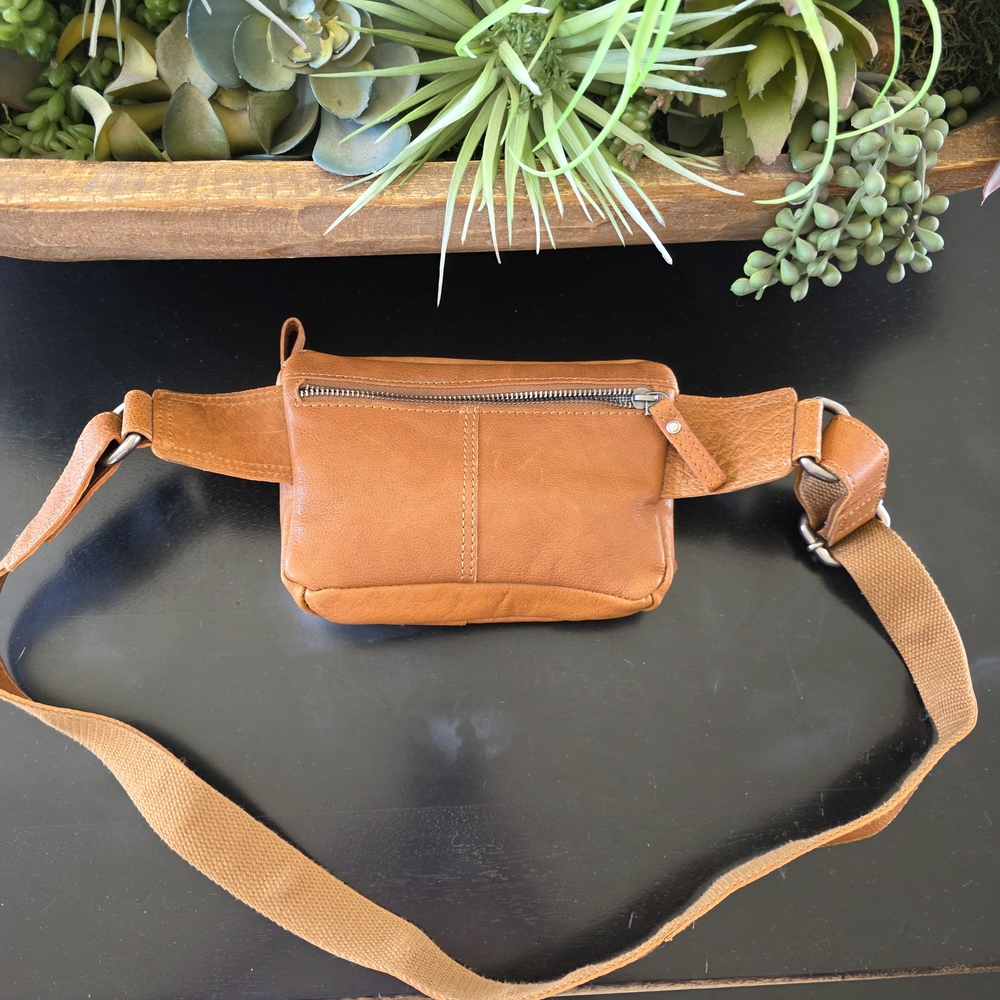 Spikes & Sparrow Fanny Pack - LIKE NEW! - Picture 4 of 4